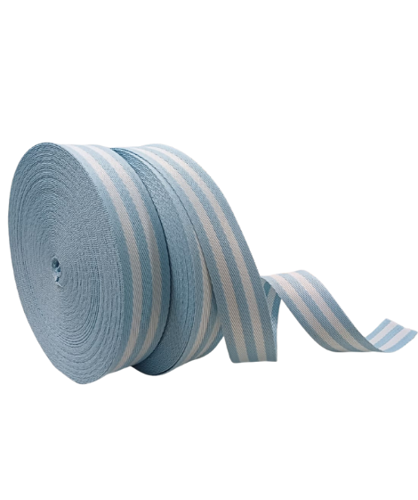 Fita de poliéster azul com listra branca, em rolo, usada como matéria-prima para alças para bolsas e acessorios